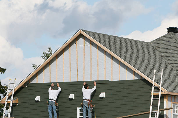 Professional Siding technician working in New Middletown, OH